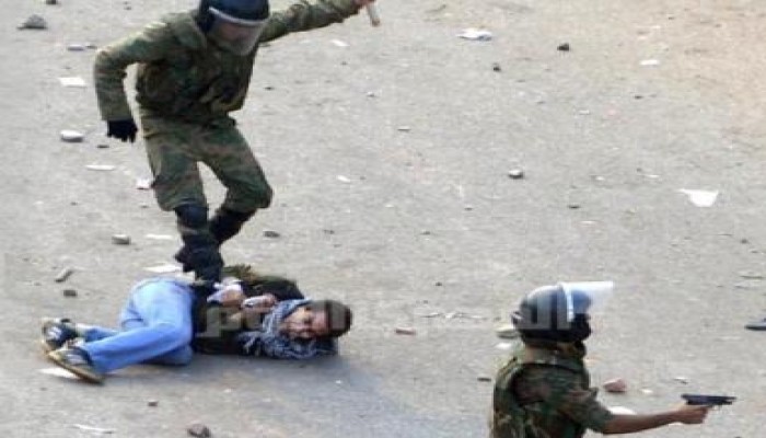 مقتل إثنين في هجوم للجيش على «التحرير» فجرًا.. والثوار يستعيدون الميدان
