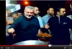 إسماعيل هنية يصنع الفلافل للجماهير ( متلفز)