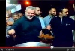 إسماعيل هنية يصنع الفلافل للجماهير ( متلفز)