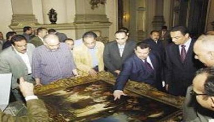 كنوز وآثار نادرة في قصور مبارك: بينها طاولة قمار وسيف مرصع بالماس ولوحات لا تقدربمال