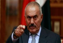 سقوط الديكتاتور الرابع : صالح غادر إلى امريكا بعد أن حصَن نفسه ونظامه من الملاحقه