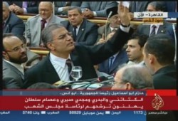 الكتلة وعصام سلطان ومصطفى بكري وحمدي الفخراني يحدثون شغباً في أول جلسة للبرلمان