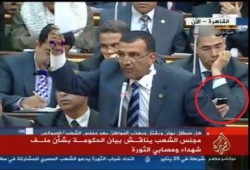 محمد أبو حامد أثناء مناقشة بيان الحكومة بشأن ملف شهداء ومصابي الثورة (لا تعليق)