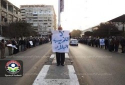 "الحرية والعدالة" و"النور" يشكلان دروعا بشرية لحماية قناة السويس