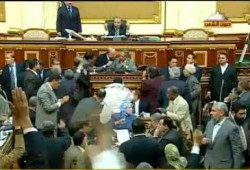 د. سعد الكتاتني يطلب من وزير التموين النزول من علي المنصة (متلفز)
