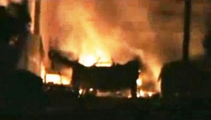 الجيش السوري الحر يدمر عدة دبابات لجيش بشار بحمص ويحاصر شبيحته ويطالبهم بالاستسلام (متلفز)
