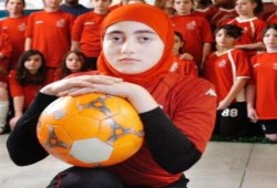 فيفا: تسمح بارتداء الحجاب ومراقبة خط المرمى تليفزيونياً
