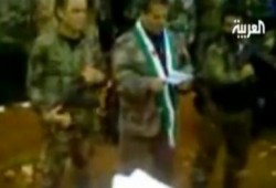 رغم مأساوية الأحداث حادثة طريفة: ضابط يؤدي الولاء للأسد أثناء إعلان انشقاقه (متلفز)