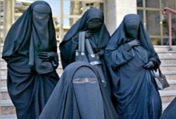 أوزبكستان تحظر بيع الزى الإسلامي للنساء