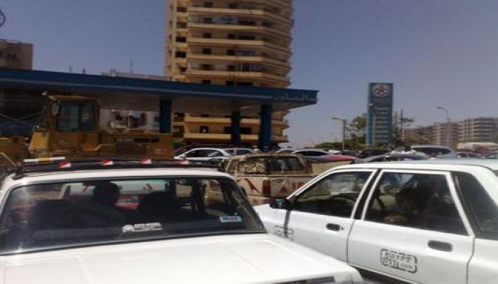 حفرة للتخلص من المواد البترولية بالغردقة (متلفز)