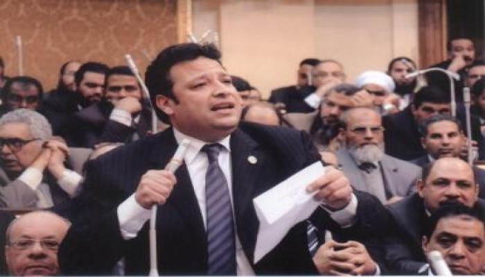 حاتم عزام: علي من يدعي الديموقراطية ان يقف الان في خندق واحد مع الإخوان وضد العسكر