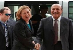 رجل أمريكا واسرائيل فى المنطقة الجنرال المخلوع: (عمر سليمان) يترشح للرئاسة