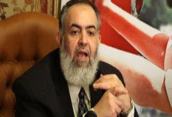 حازم صلاح ابو اسماعيل  يخرج من السباق الرئاسي (وعدو الثورة ) يدخلة محاطاً بعشرات الجنود