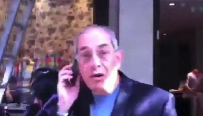 هروب يوسف بطرس غالي عند مواجهة طبيب مصري له فى لندن (متلفز)