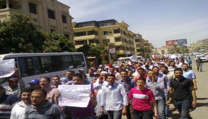 مسيرة ضخمة من امبابة إلى التحرير تهتف "ياطنطاوي وياعنان.. الثورة لسه في الميدان"