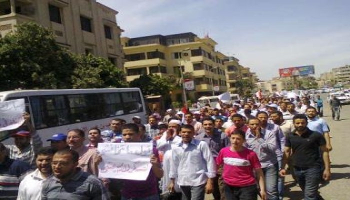 مسيرة ضخمة من امبابة إلى التحرير تهتف "ياطنطاوي وياعنان.. الثورة لسه في الميدان"