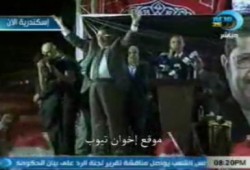 استقبال حافل للدكتور محمد مرسي لحظة وصوله للمؤتمر الجماهيري بالاسكندرية (متلفز)