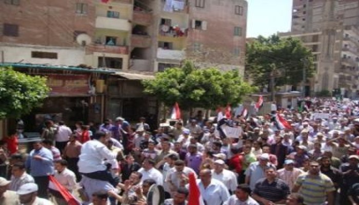 عشرات الآلاف يجوبون شوارع المنصورة للمطالبة بتسليم السلطة (مصور)