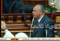 بكري (فلول) يدافع عن الحكومة ويهاجم البرلمان بعد أن سقط قناعه بدعم سليمان وشفيق (متلفز)
