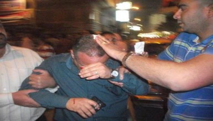 قلة مأجورة وصبية حزب الدستور تعتدى على بعض  انصار مرسى امام استاد البلدية