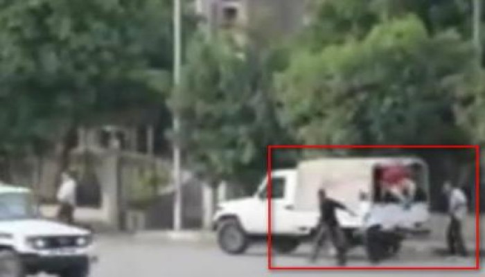 (البلطجية والجيش إيد واحدة): لحظة نزول البلطجية من عربات الجيش بالعباسية (متلفز)