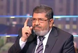 مرسي يهاجم أبو العنيين بالسويس ويتعهد للعمال برد حقوقهم