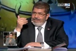 د/ مرسي يشكر ابو تريكة على تأييده ويداعب الجمهور "احرز 3 أهداف وكان احتياطي" (متلفز)