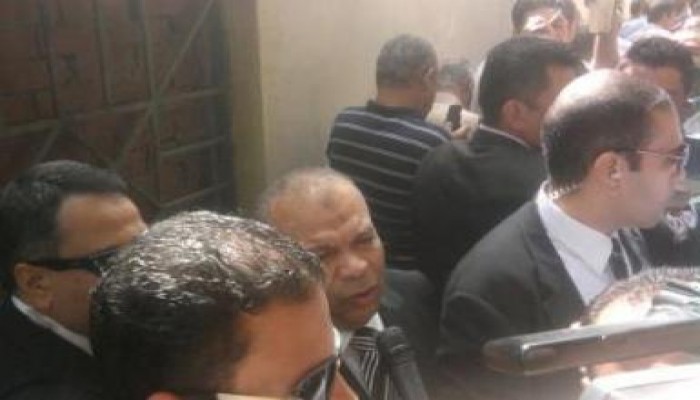 رئيس مجلس الشعب يصر على الوقوف في طابور الناخبين (متلفز)