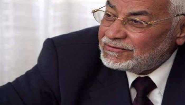 المنسق الإعلامي للمرشد يكذب الدستور : عاكف صوت لمرسي