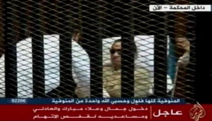 نقل مبارك إلى مستشفى سجن طرة