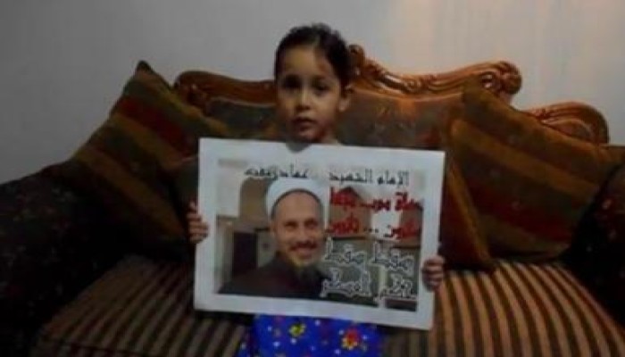 سمية عماد عفت لمؤيدي شفيق: قبل أن تعيدوا نظام مبارك أعيدوا إلى أبي (متلفز)