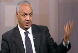 (المناضل) مصطفى بكري يتغني بحب وحكمة ووطنية حسني مبارك (متلفز)
