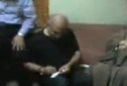 شفيق يوزع شيكات لفلول نجع حمادي (متلفز)