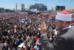 مظهر شاهين يخطب جمعة " عودة الشرعية " واعداد المتظاهرين في تزايد