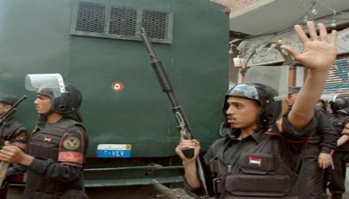 الشرطة تقتحم منزل مواطن بمركز طنطا بزعم البحث عن أسلحة