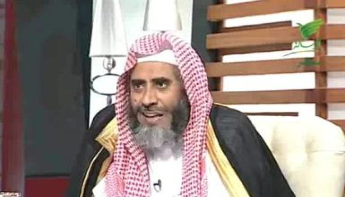 د عوض القرني : ضاحي خلفان يستعدي الشعوب العربية على دول الخليج  (متلفز)
