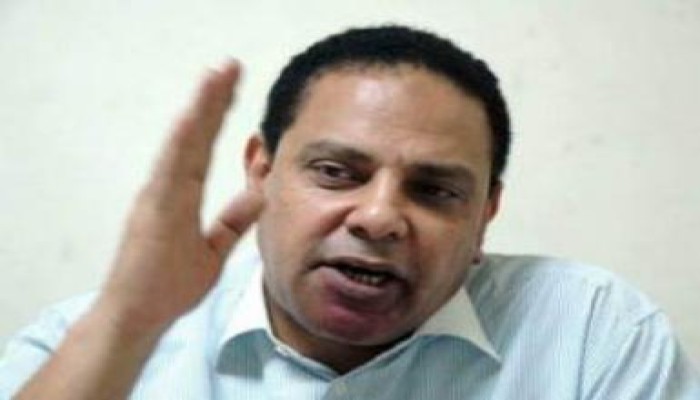الأسواني: مرسي يواجه نظام المخلوع والشعب سلاحه الوحيد