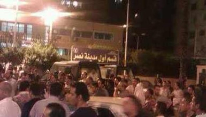 المحامون يزيلون خيمة الاعتصام من امام قسم مدينة نصر
