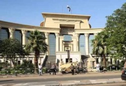 "دستورية" مصر بين السياسة والقانون