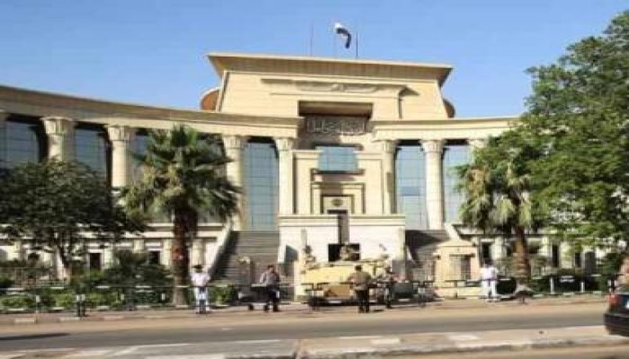 "دستورية" مصر بين السياسة والقانون