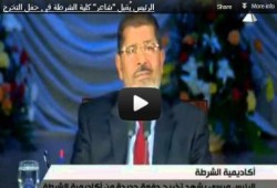 الرئيس  يُقبل شاعر أكاديمية الشرطة (متلفز)