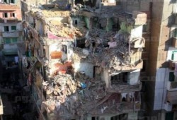 عقار الأسكندرية المنهار والبحث عن أحياء تحت الأنقاض (مصور)