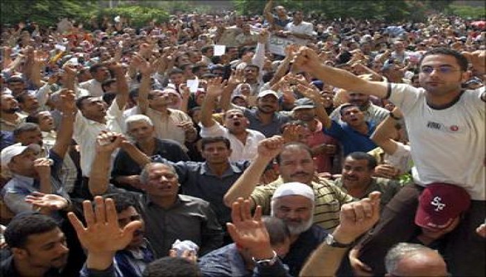 عمال غزل المحلة يستأنفون العمل ويقدمون بلاغاً ضد رئيس مجلس الإداره بغلق ابواب المصانع