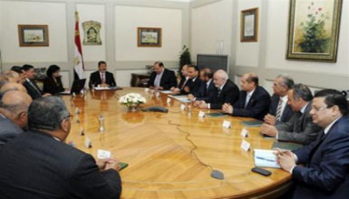 مرسي يكلف الحكومة الجديدة بتلبية طموحات المواطنين