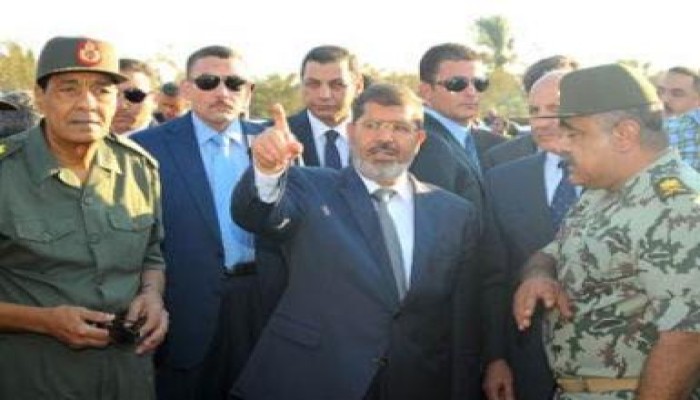 الرئيس مرسي وقنديل يتقدمان مشيعي جنازة شهداء رفح