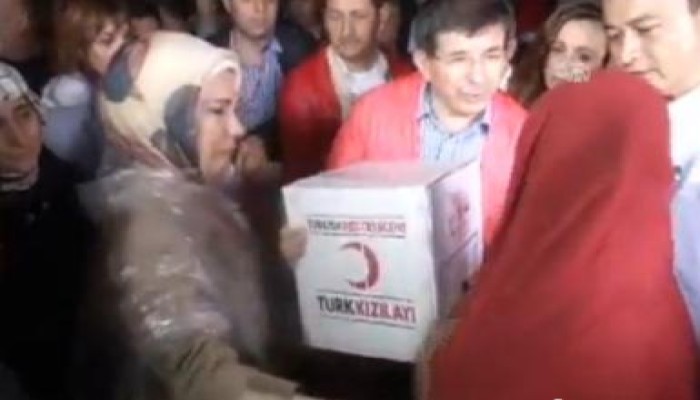 تركيا تنصر بورما: وزير الخارجيه التركى فى زياره لمسلمى بورما (صور)