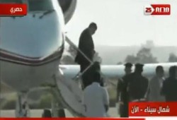 لحظة وصول الرئيس مرسى للعريش فى زياره مفاجأه (متلفز)
