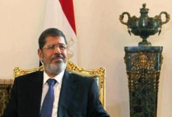 الرئيس يصر على سفر أسرته لإداء العمرة على نفقته الشخصية وبطائرة مصر للطيران