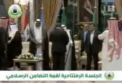 عدد من رؤساء وملوك الدول الاسلامية يقفون ترحيبا واستقبالا بالرئيس مرسي (متلفز)