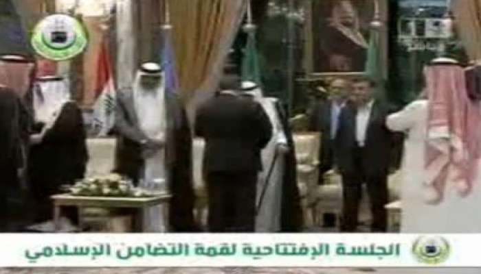 عدد من رؤساء وملوك الدول الاسلامية يقفون ترحيبا واستقبالا بالرئيس مرسي (متلفز)